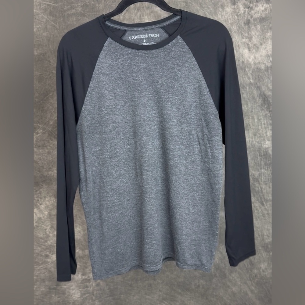 Express Tech Long Sleeve Raglan Shirt | Slate Gray & Black | Medium